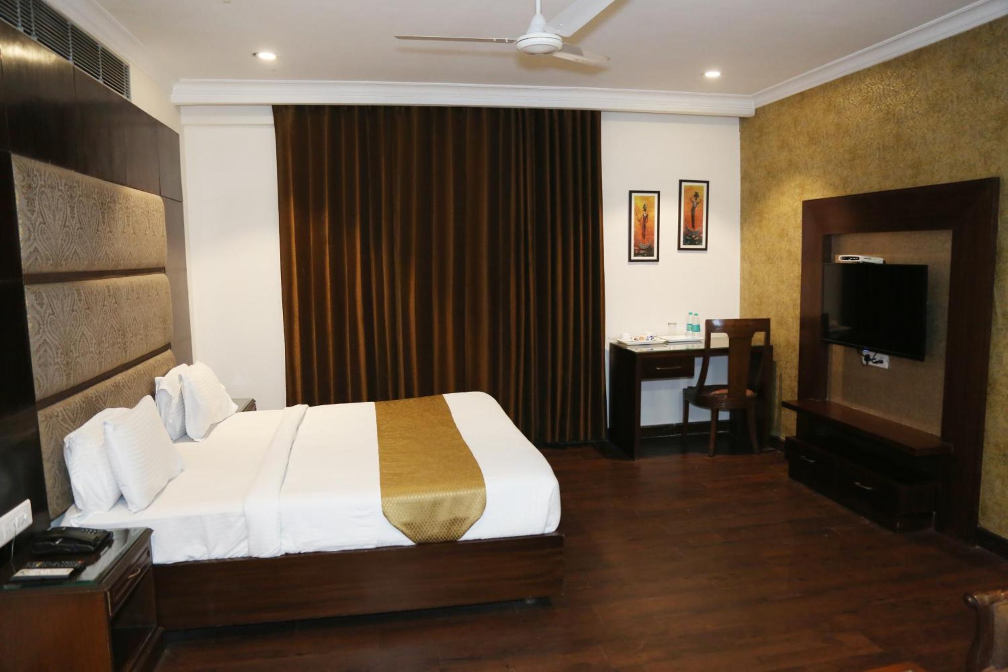 Hotel Imperial Executive Ludhiana Exterior foto